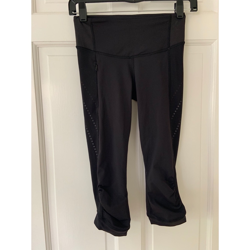 Never worn Lululemon Cropped Leggings